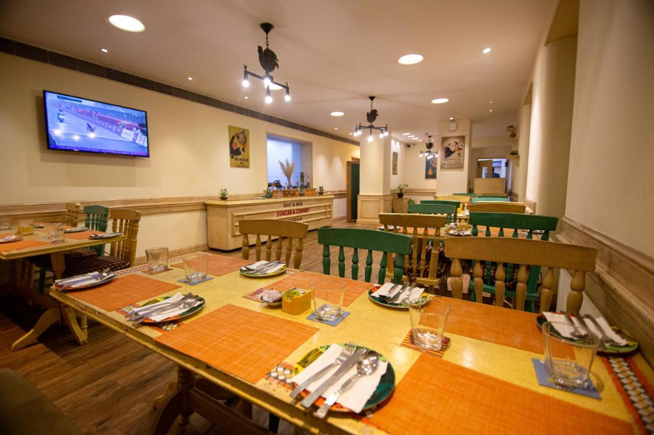 Hotel Ambassador, New Delhi - Ihcl Seleqtions Exterior foto The interior of a typical Premier Inn restaurant